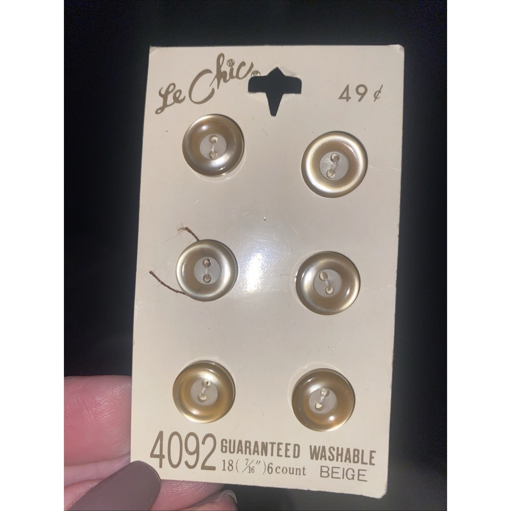 Vintage Le Chic Buttons 4092 Iridescent Cream Beige 7/8 Inch 6 Count 2 Hole